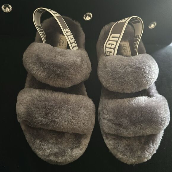 UGG Brand New Fluff Yeah Slide
Sandals Size 5 - Gray - Picture 17 of 17
